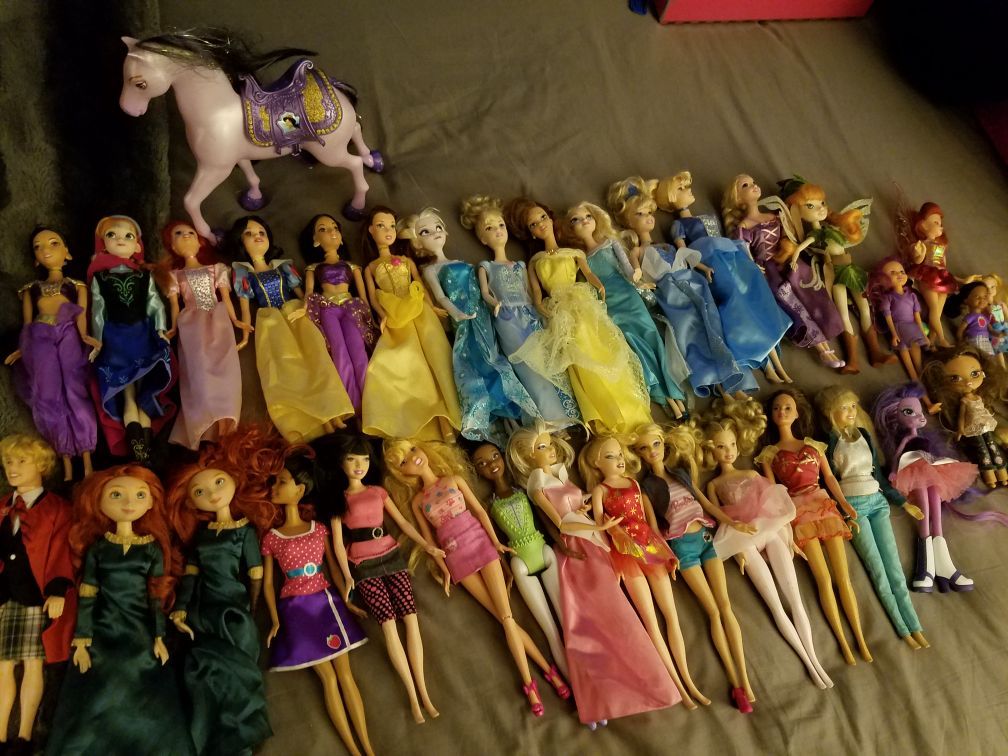 Barbies , Disney collection