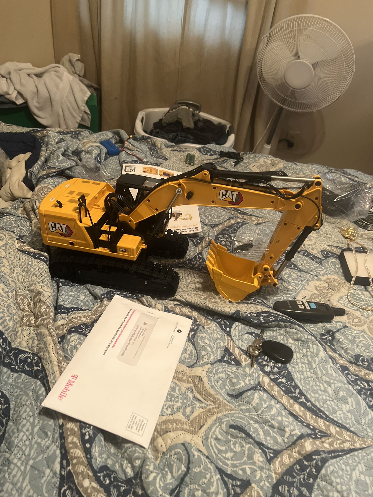 Radio Control  Excavator  with  a grapple and Hammer 