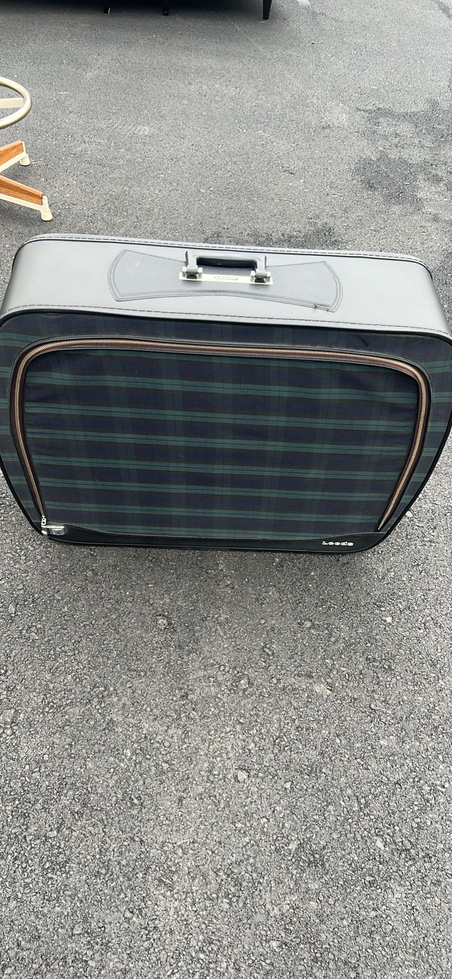 32”x23” hard plastic luggage almost new