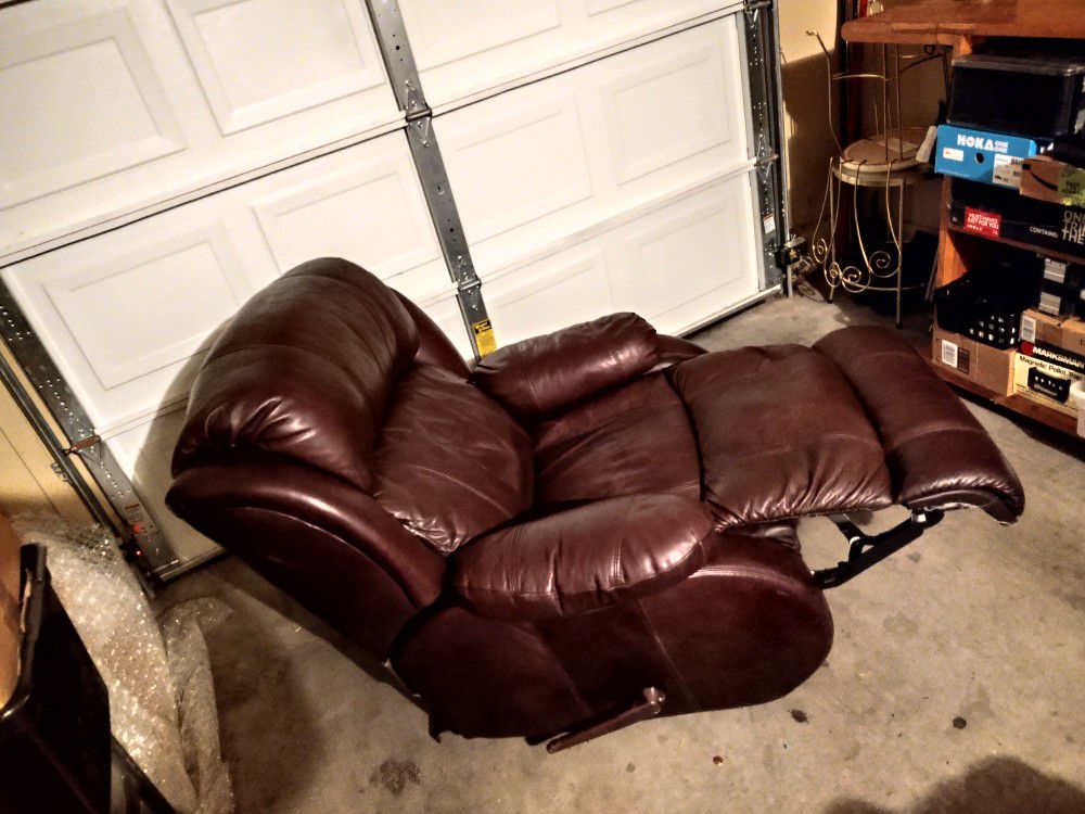Bassett Leather recliner on swivel