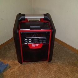Milwaukee Job site Radio/Charger M182792