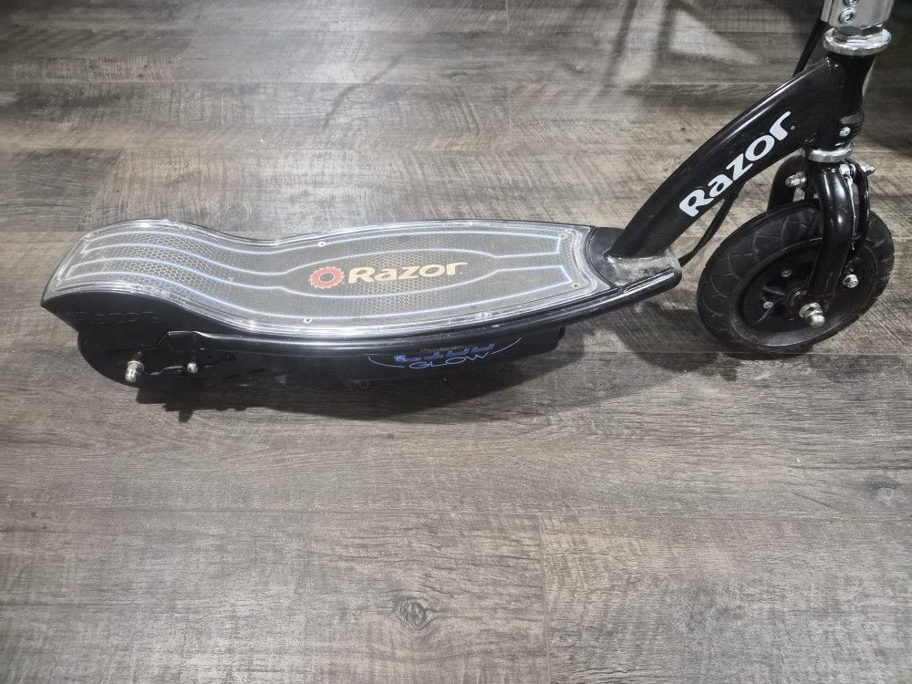 USED RAZOR E100 GlOW & HELMET