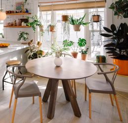 Alder & Tweed Trenton Round Dining Table