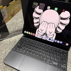 iPad Pro 13” (M4) WiFi + Magic Keyboard + Folio Case + AppleCare+