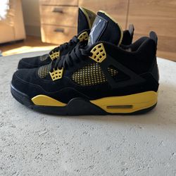 Jordan Thunder 4’s