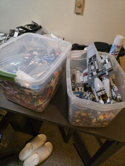 Bulk Legos, Incomplete Razor Crest & Yoda