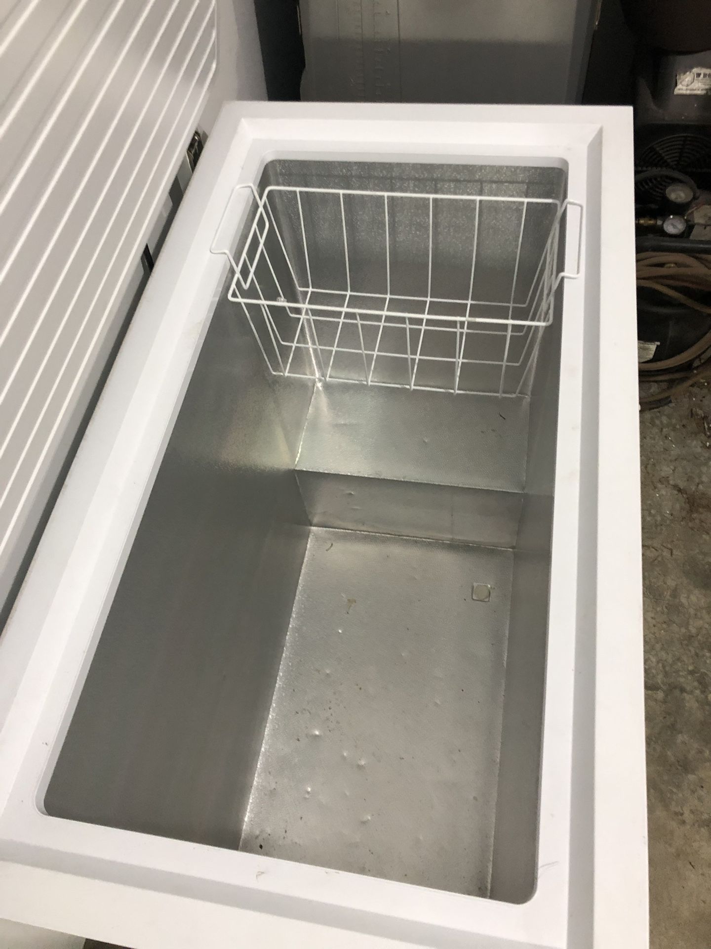 Idylis Deep Freezer Chest for Sale in Stanwood, WA - OfferUp