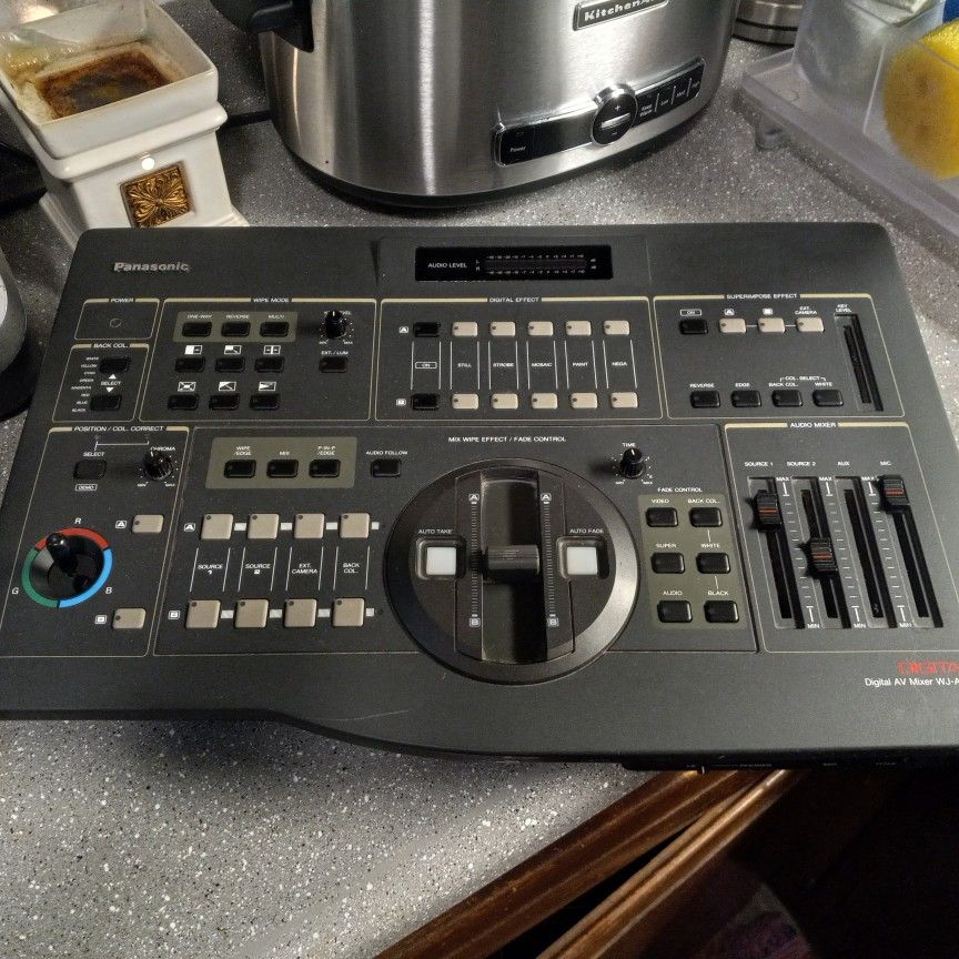 PanasonicデジタルAVミキサーWJ-AVE7中古動作品の出品です。
