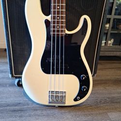 Squier Precision Bass Custom