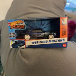 Hot Wheels Pull Back  1969 Ford Mustang