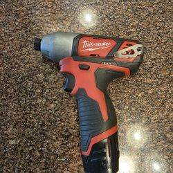 Milwaukee M12 1/4" Hex Impact Driver With CP2.0 Battery 
