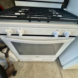 New- 3 Months Old And Barely Used Whirlpool Gas Stove. Perfect Condition-plastic Still On Handles