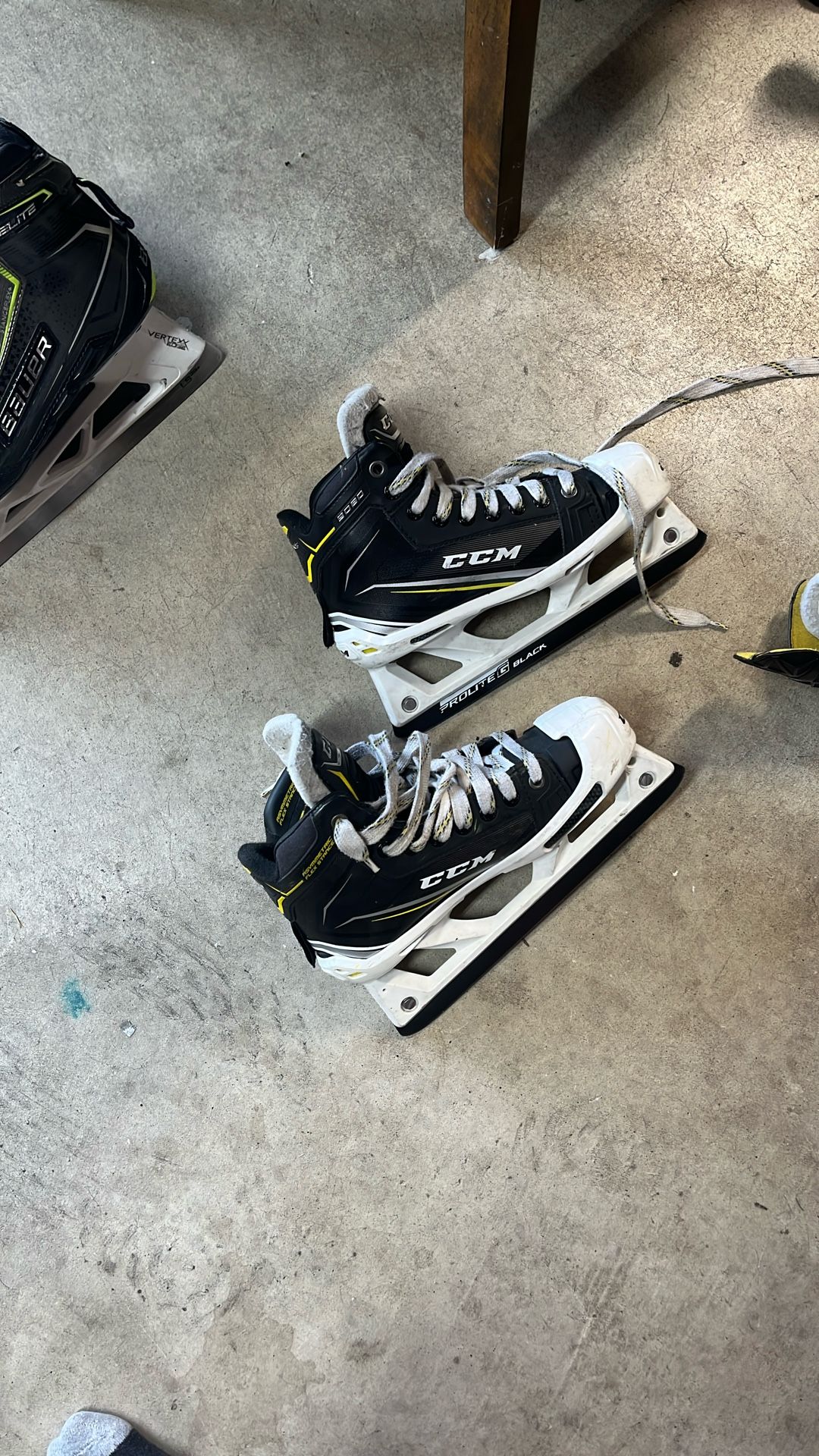Hockey goalie skates