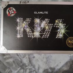 Kiss  Glamlight  Make Up
