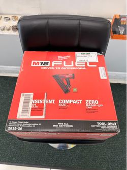 Milwaukee (2839-20) Nailer/Stapler