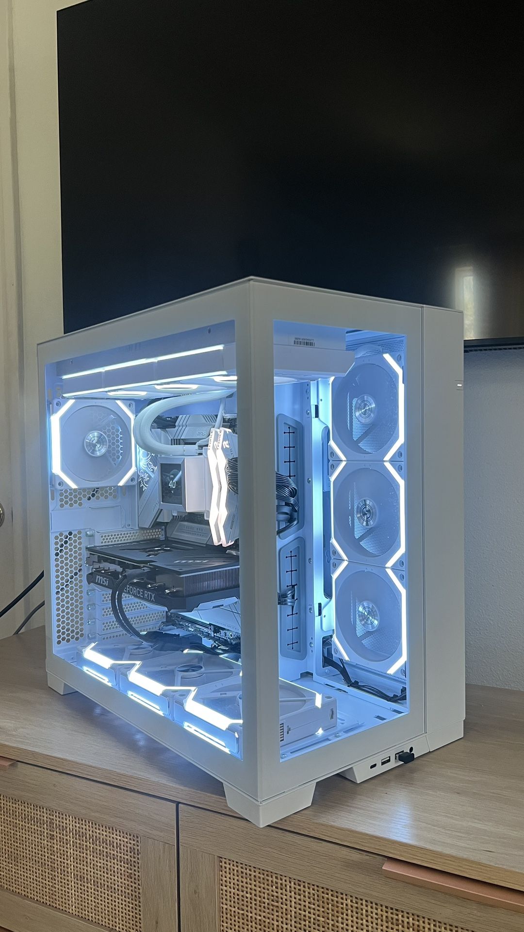 4k White Gaming PC