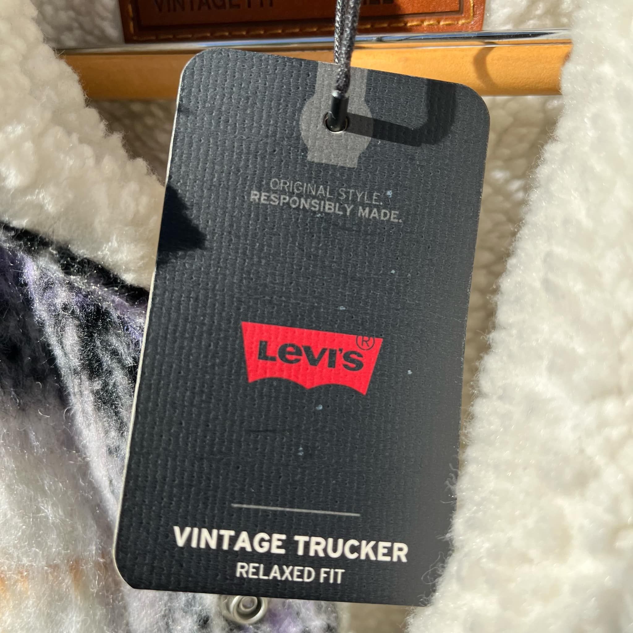 LEVIS VINTAGE FIT DENIM TRUCKER JACKET