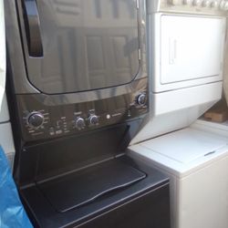 Like New  Kenmore 27 Stacked Washer Dryer Gas 