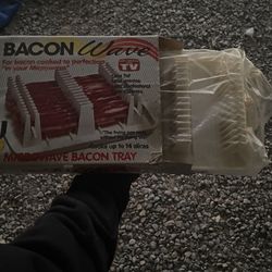 BaconWave bacon microwave tray