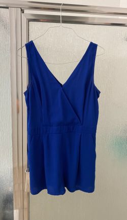 Cute jumpsuit size L, super comfortable has pockets, zip up the back and snap in the front for extra protection from a fashion no no. Worn once