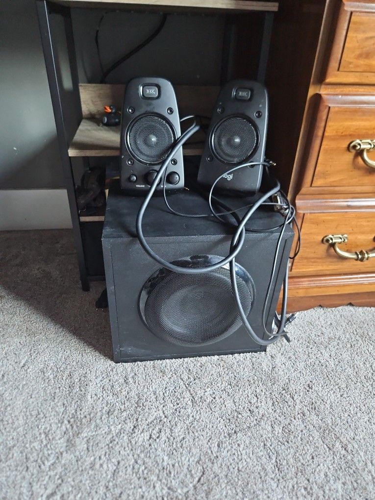 Logitech THX Computer Speakers W/ Subwoofer