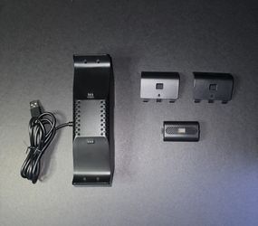 Insignia™ - Dual Controller Charging System for Xbox Series X|S - Black