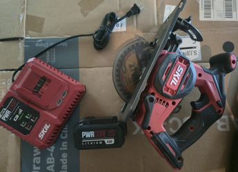 SKIL PWR CORE 20™ cordless 6-1/2 inch circular saw kit with a 4.0Ah battery and a PWR JUMP™ charger