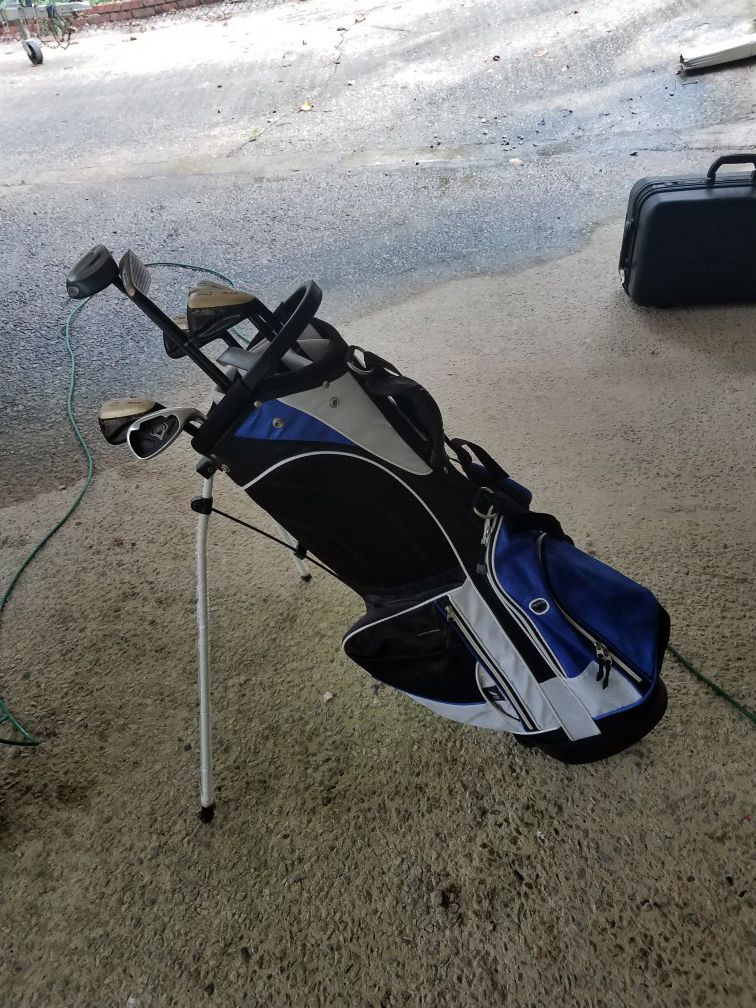 Golf bag with assorted clubs