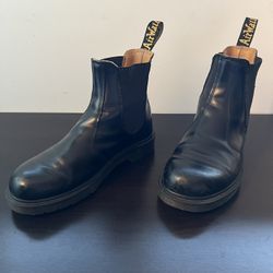 DOC MARTENS CHELSEA BOOTS