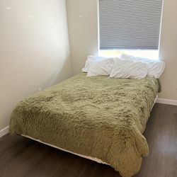 Queen bed with all accessories