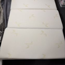 Tri fold FULL Bed. Excellent Condition!  