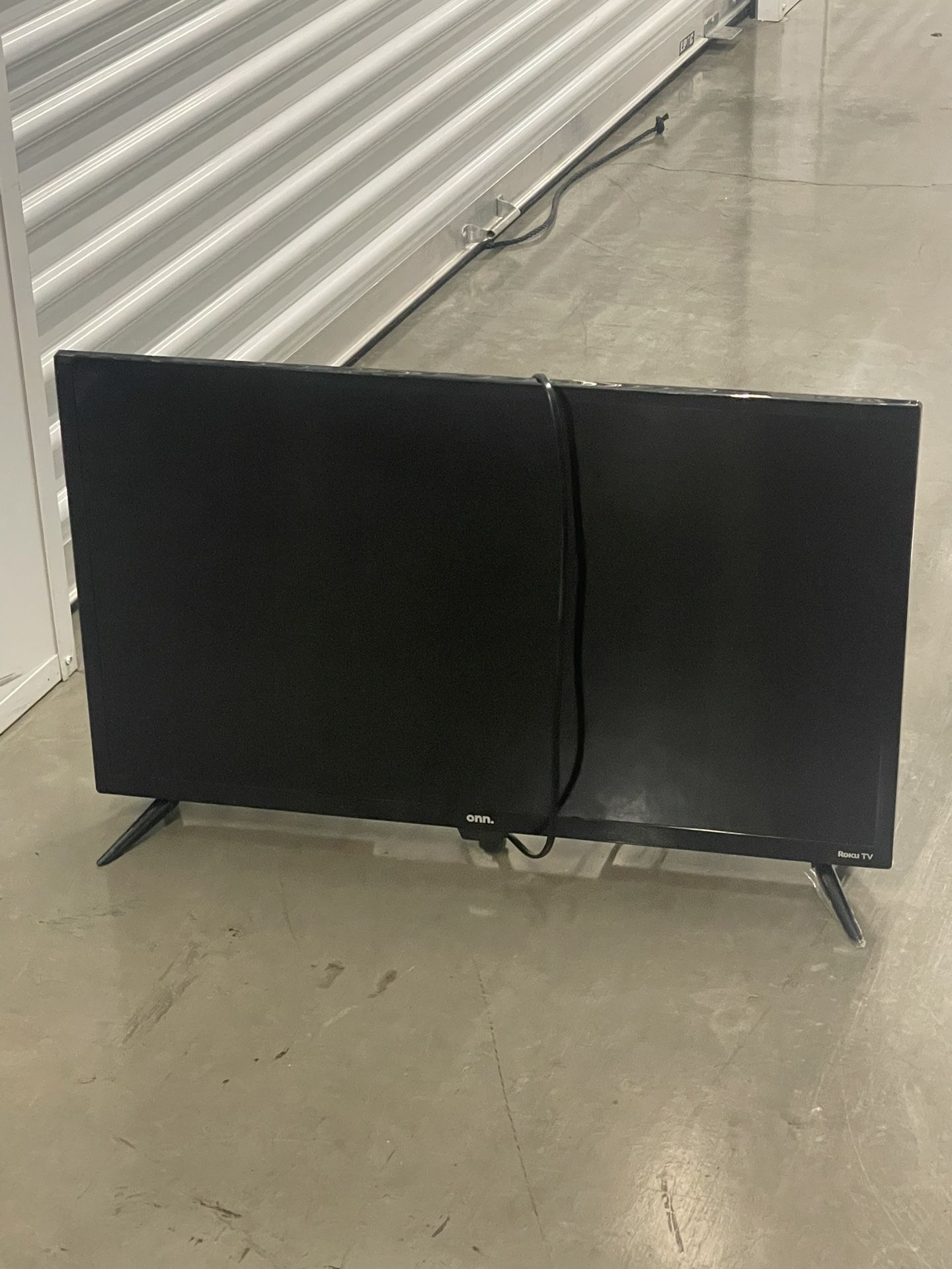 32” TV