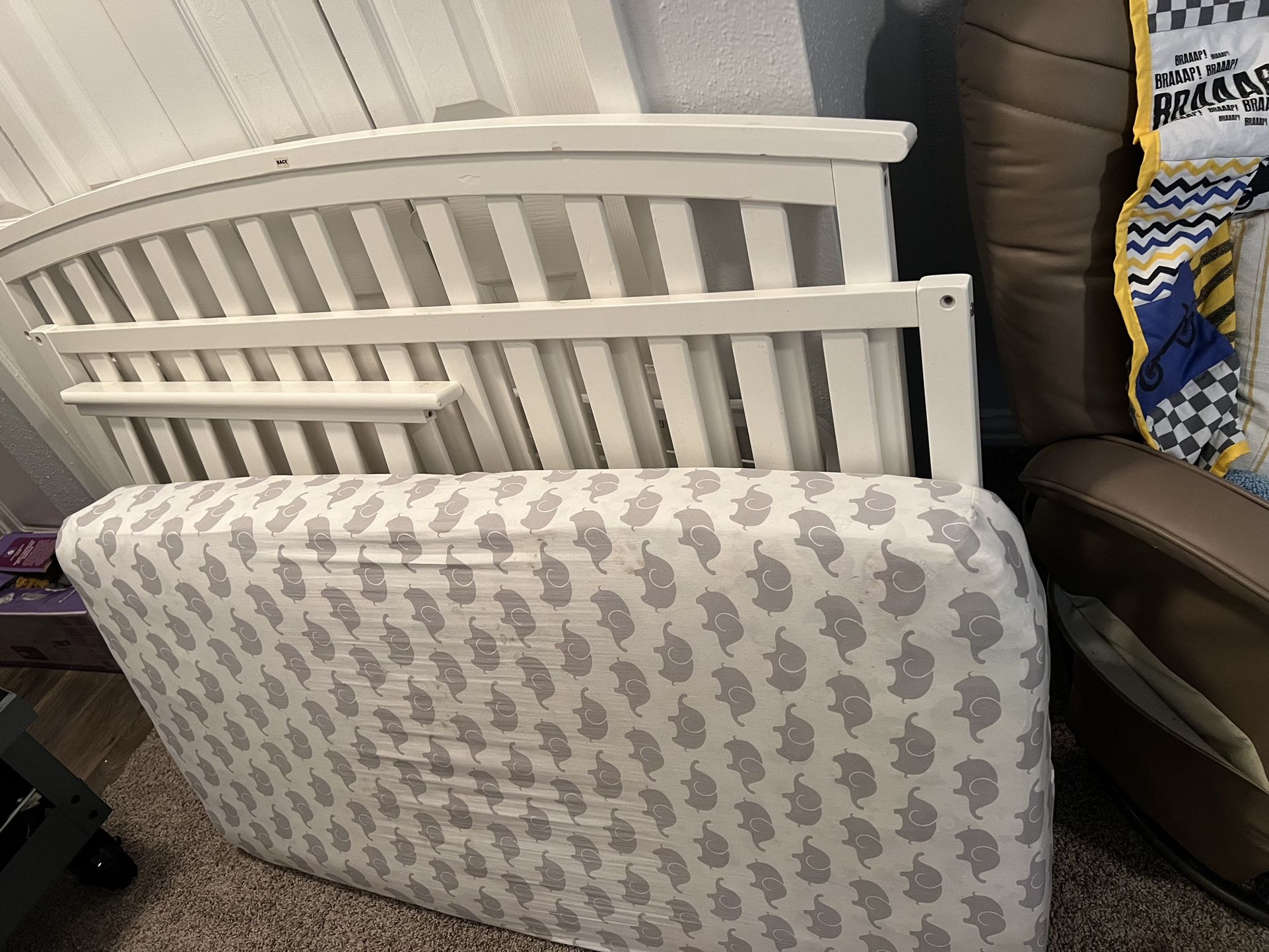 Crib And Mattress And Baby Set/stuff