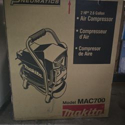 Makita Compressor (READ DESCRIPTION BELOW)