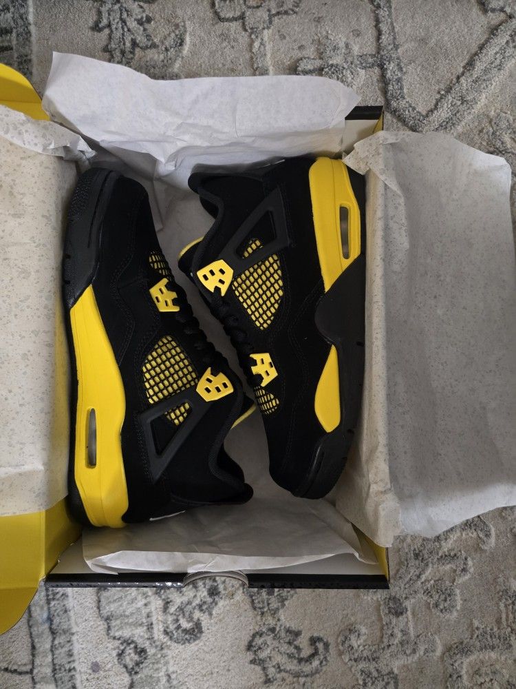 Air Jordan 4 Reto GS Thunder