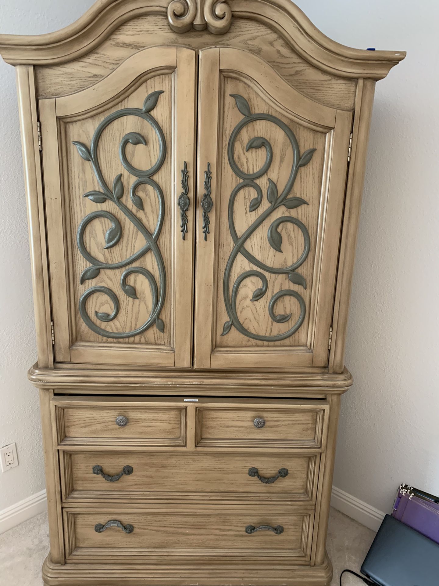 Armoire with 2 shelves that are adjustable on top