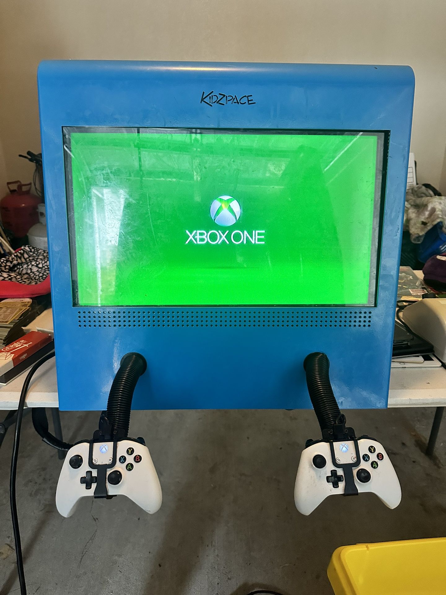 Xbox one S console with screen 