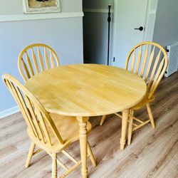 Round Kitchen Table Set w/ Folding Leaves