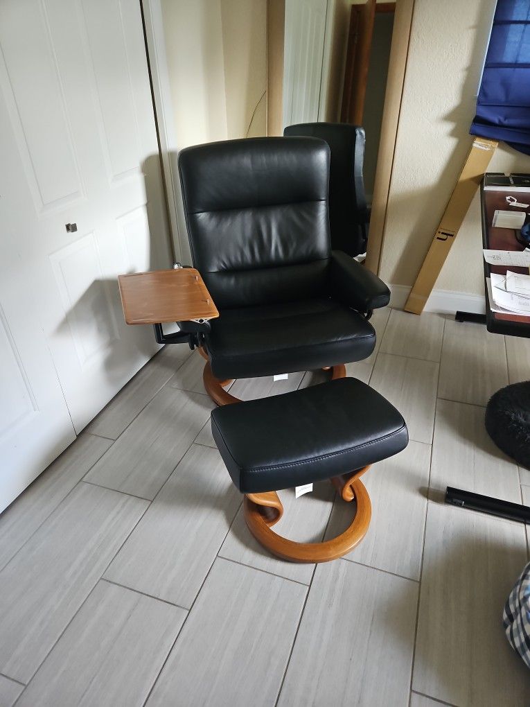 Stressless Recliner & Ottoman