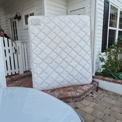 Clean Queen Mattress Carlsbad