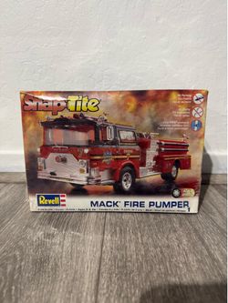 Revell SnapTite Mack Fire Pumper 1:32 Model Kit No Paint/No Glue Rolling 2009