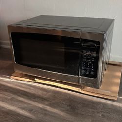 Insignia Microwave
