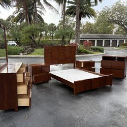 Beautiful Bedroom Set Queen Size Solid Wood Cherry Color In Excellent Condition by Vietnam Furniture