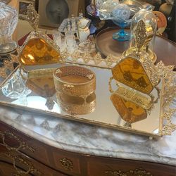 Mirror Tray With Perfume Fingers 