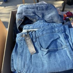 Tons Of Women’s Jeans $2 Each Or $50 For Box