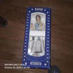 🔥 Rare Elvis Collectible! 🔥
🎤 Vintage 1977 McCormick Elvis Presley Porcelain Whiskey Decanter