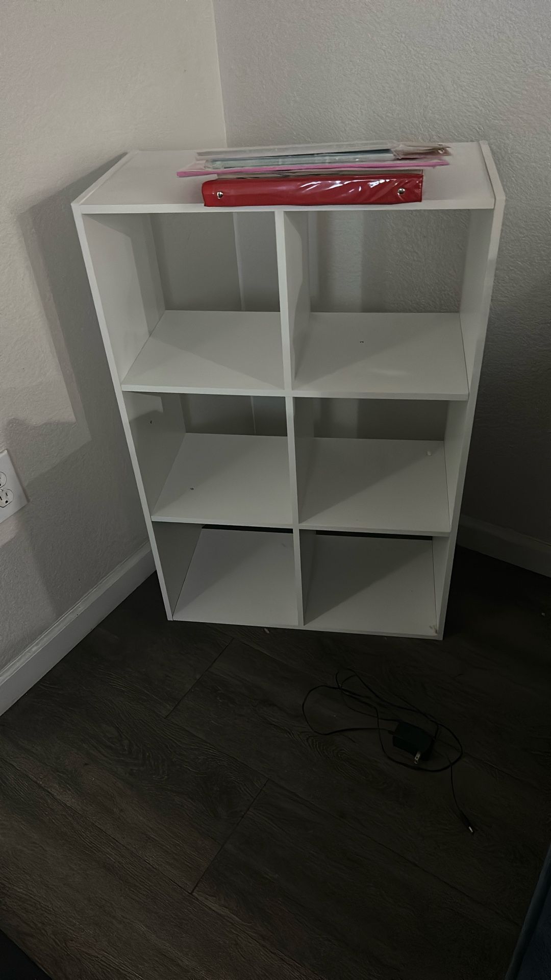 White organizer