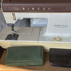 Vintage 1950 Singer Sewing Machine. 