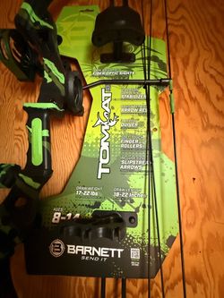 Make an offer, open to trades. Barnett “Tomcat G3” —- Coompound Bow complete set-up
