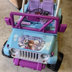 12V Power Wheels Disney Frozen Jeep Wrangler Battery-Powered Ride-On Toy Vehicle for Child Ages 3-7